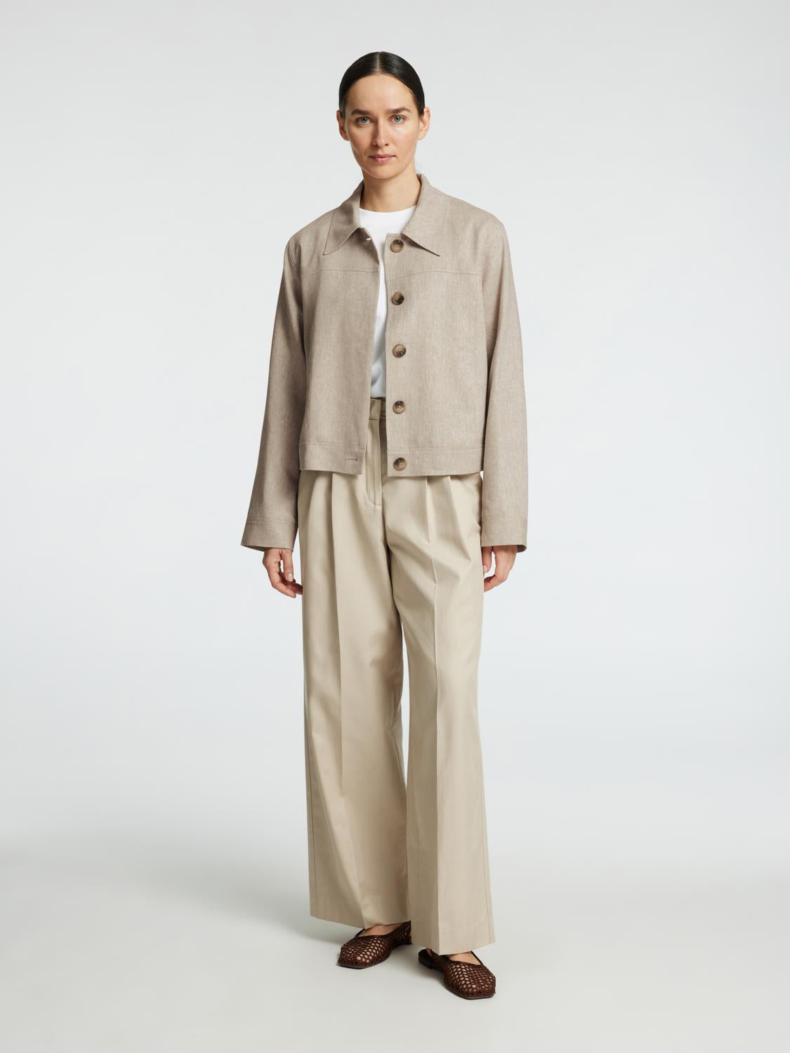 model_shot-front_full